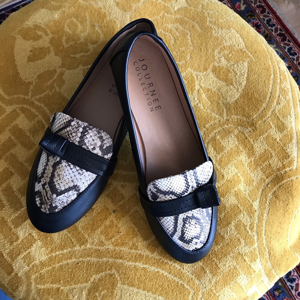 Journee Collection Black and Snake Print Loafers NEW NEVER WORN